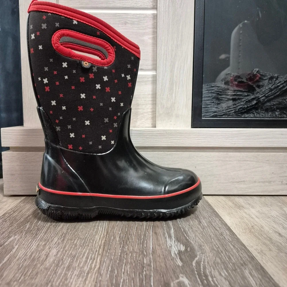 Bogs Kids Classic Plus Waterproof Boots Black Red Cross Print Pull On Size 1